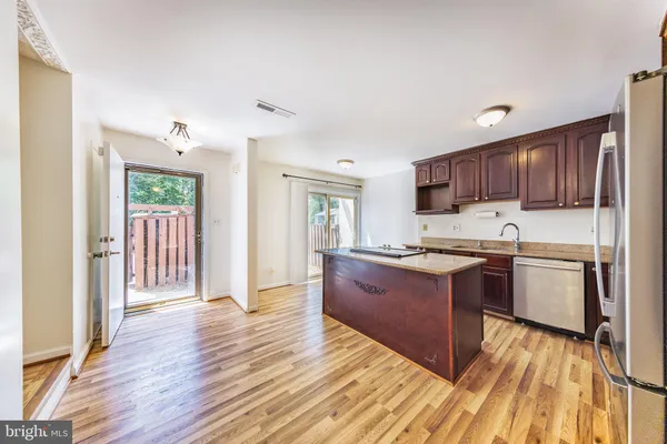 $3,250 | 2232 Southgate Square, Reston, VA 20191