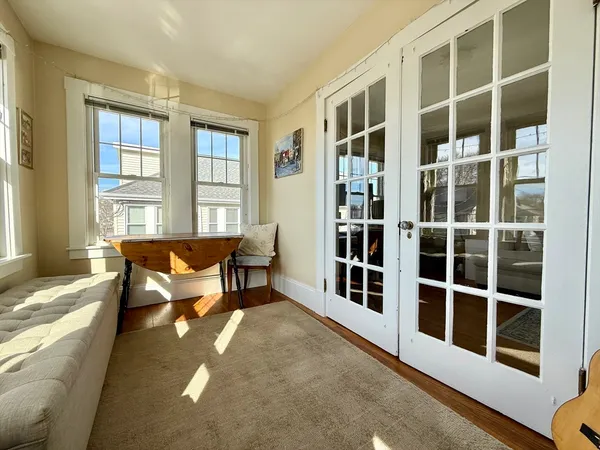a view of a livingroom with furniture