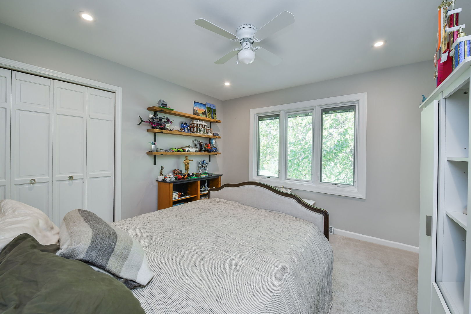 24 Winners Cup Circle Wheaton, IL 60189 - Photo 24 of 46 a bed room with a bed and a large window