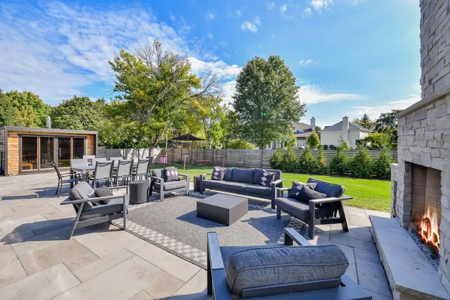 $1,289,000 | 24 Winners Cup Circle, Wheaton, IL 60189