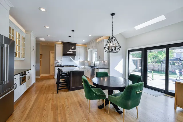 $1,289,000 | 24 Winners Cup Circle, Wheaton, IL 60189