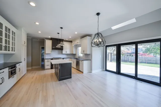 $1,289,000 | 24 Winners Cup Circle, Wheaton, IL 60189