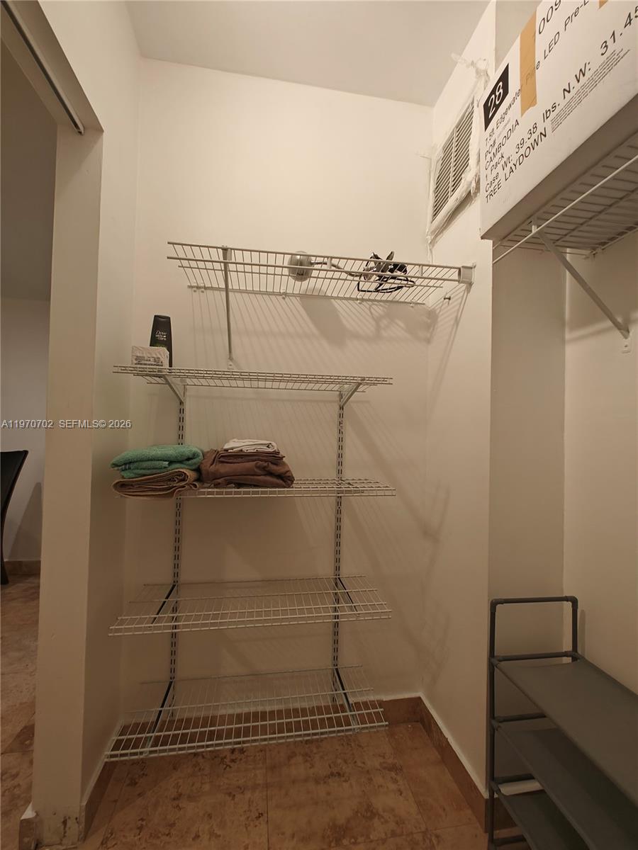 999 Brickell Bay Drive, Unit 303 Miami, FL 33131 - Photo 12 of 33