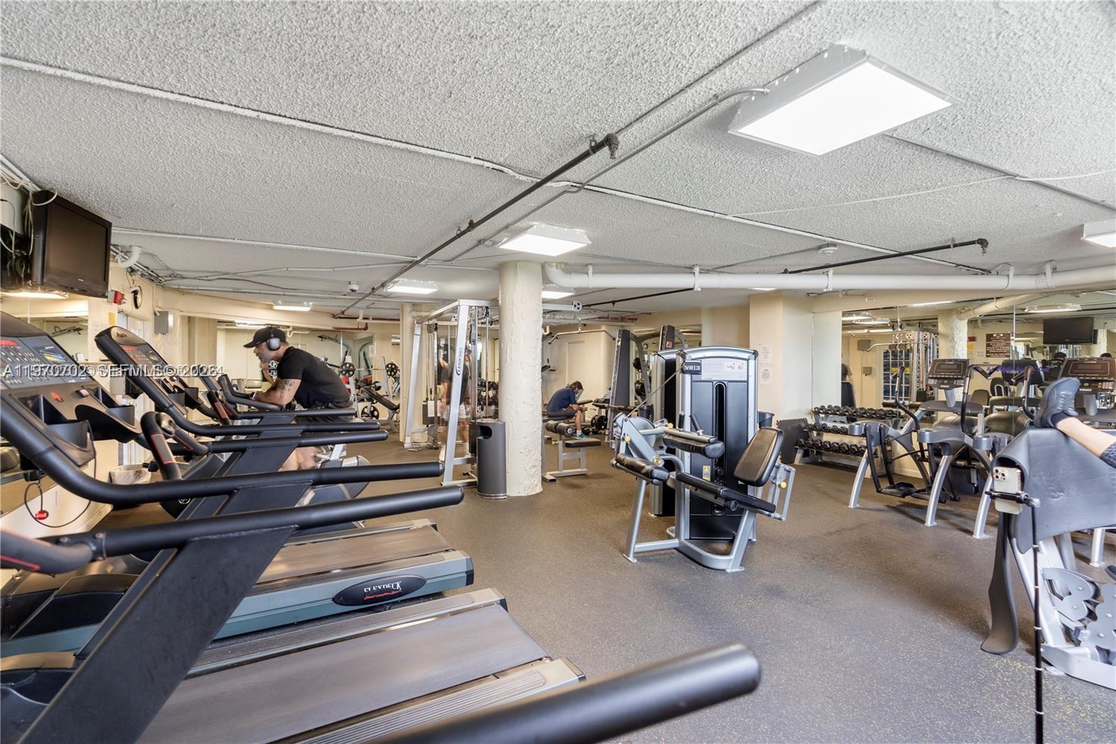 999 Brickell Bay Drive, Unit 303 Miami, FL 33131 - Photo 23 of 33