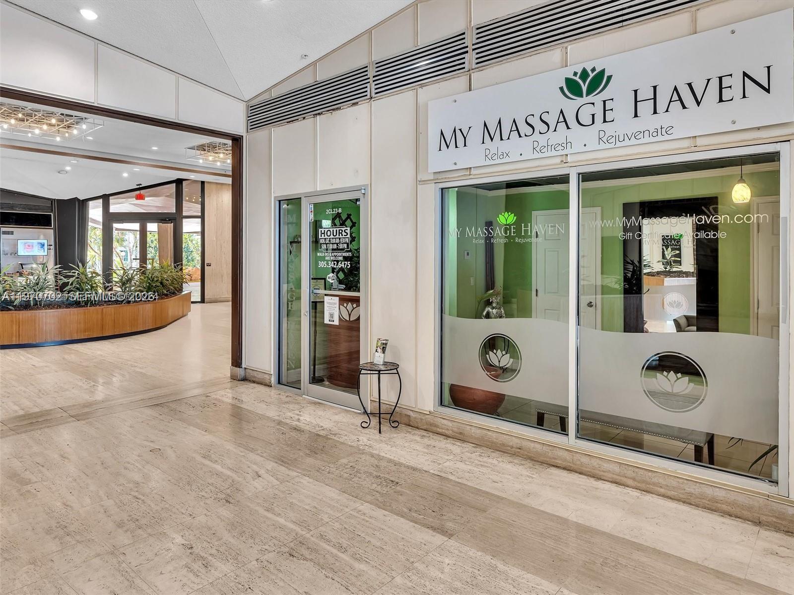 999 Brickell Bay Drive, Unit 303 Miami, FL 33131 - Photo 28 of 33