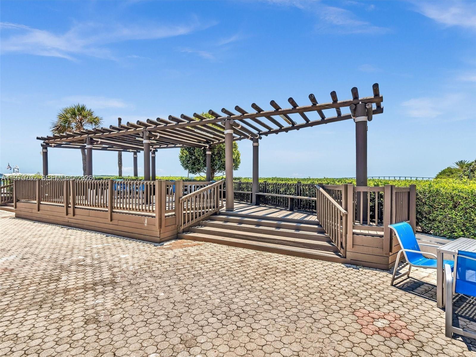 999 Brickell Bay Drive, Unit 303 Miami, FL 33131 - Photo 31 of 33