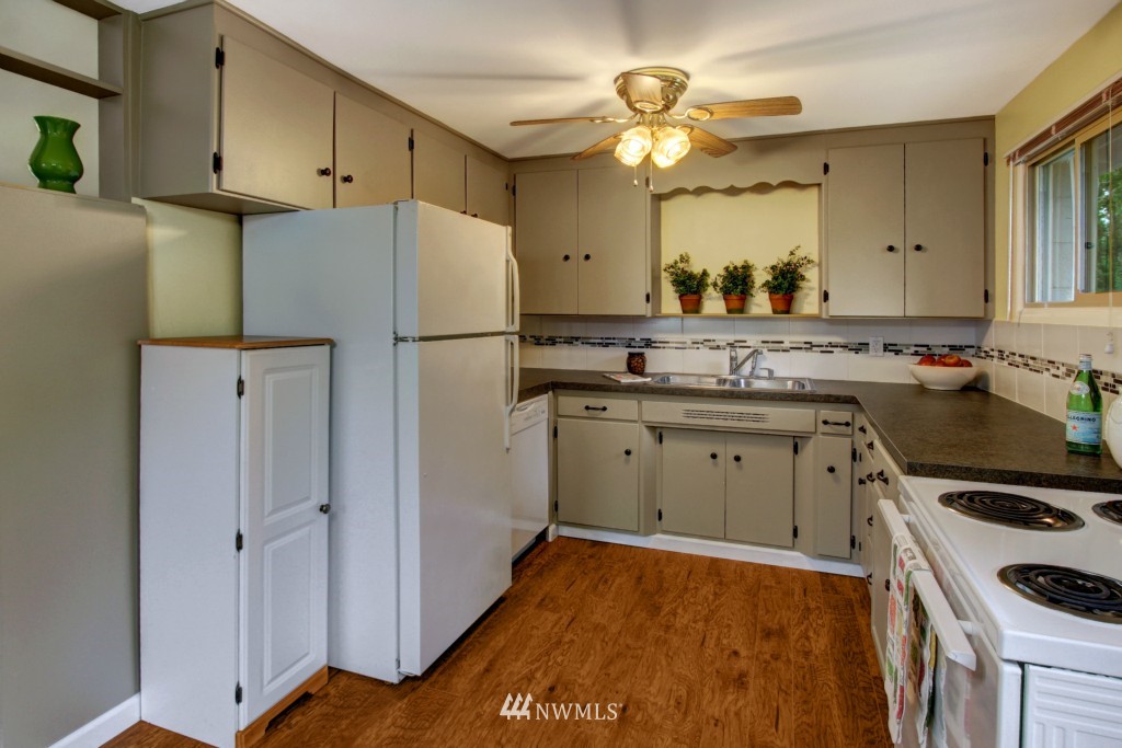 3517 Northeast 10th Street Renton, WA 98056 - Photo 2 of 10