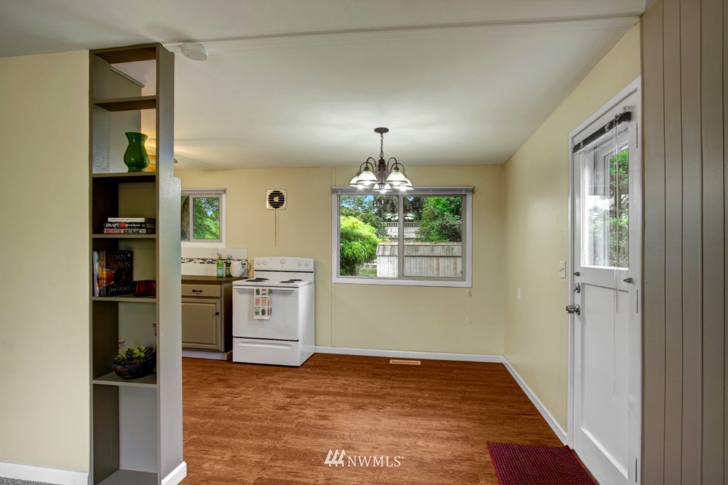 3517 Northeast 10th Street Renton, WA 98056 - Photo 4 of 10