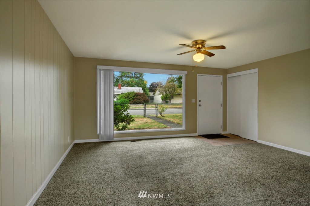 3517 Northeast 10th Street Renton, WA 98056 - Photo 5 of 10