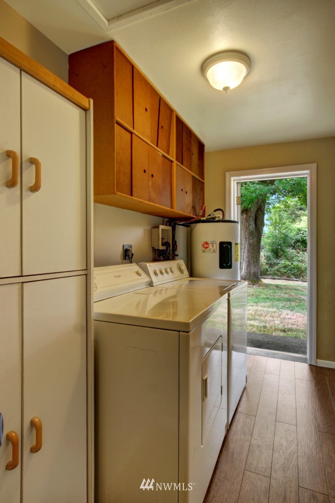 3517 Northeast 10th Street Renton, WA 98056 - Photo 6 of 10