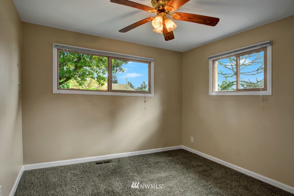 3517 Northeast 10th Street Renton, WA 98056 - Photo 7 of 10
