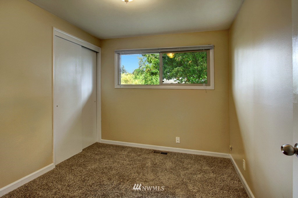 3517 Northeast 10th Street Renton, WA 98056 - Photo 9 of 10