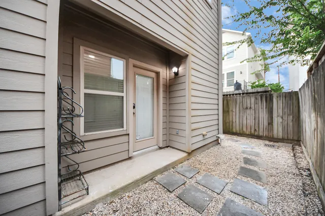 $2,690 | 5526 Crooms Street, Houston, TX 77007