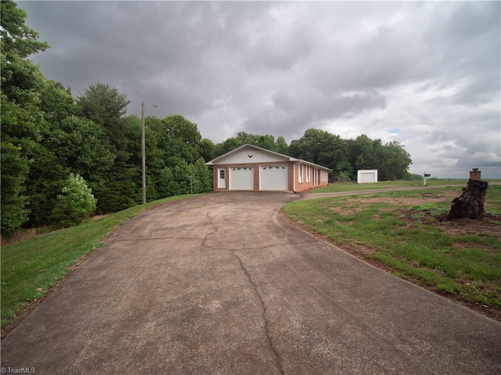 181 Layell Road Elkin, NC 28621 - Photo 4 of 33