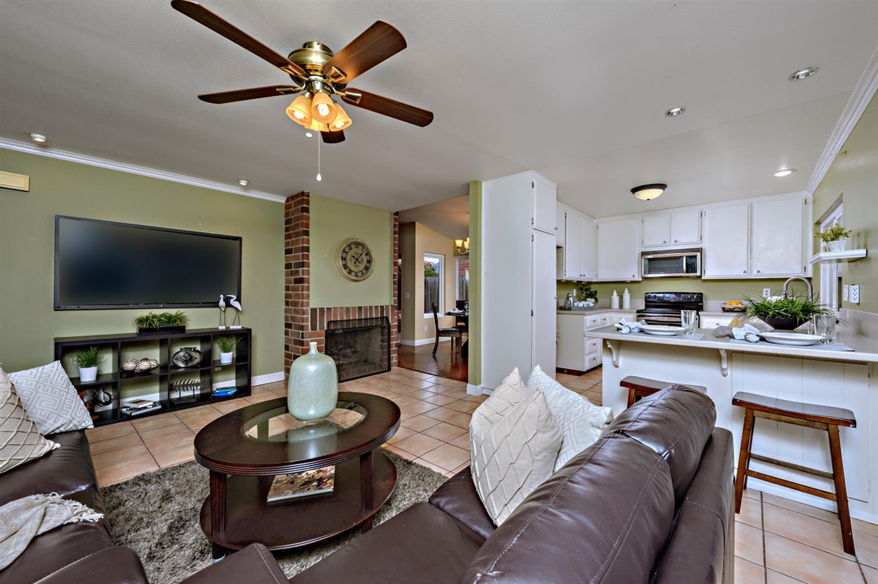 397 Compass Road Oceanside, CA 92054 - Photo 3 of 21