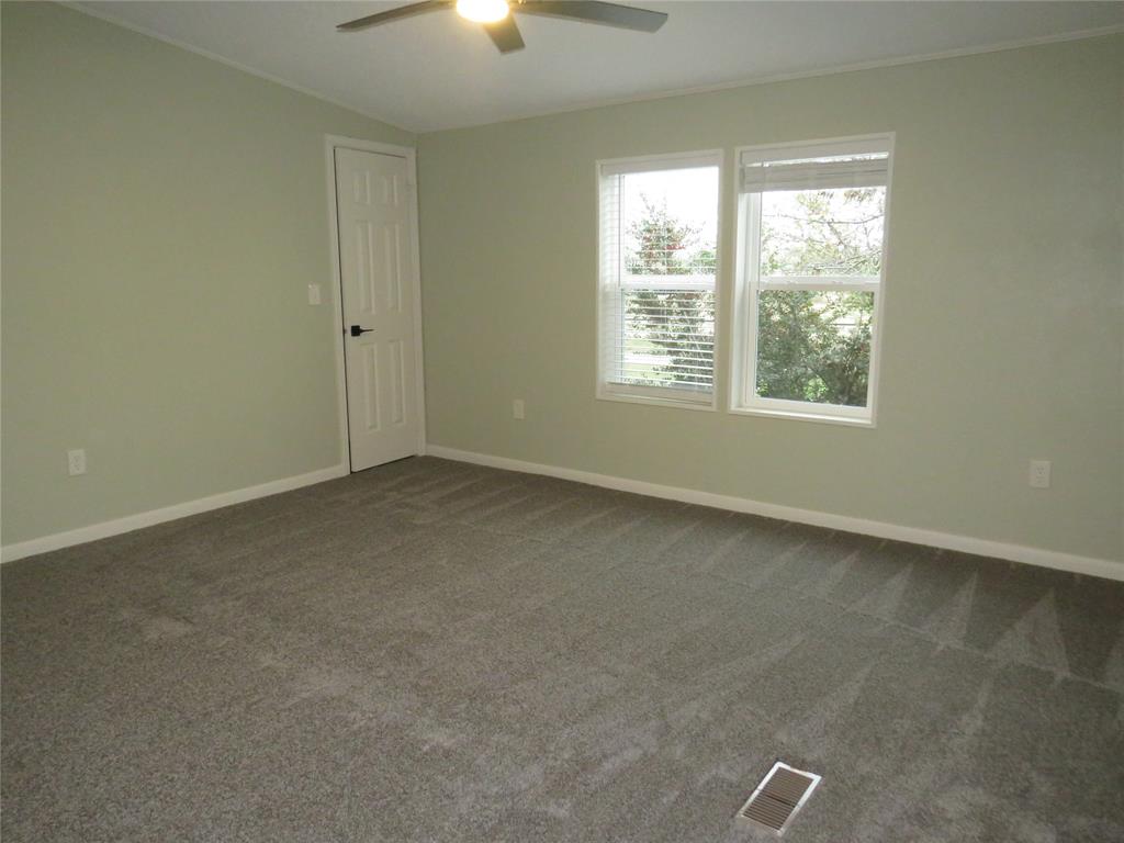 2151 Crockett Road Sanger, TX 76266 - Photo 9 of 30 an empty room with a window