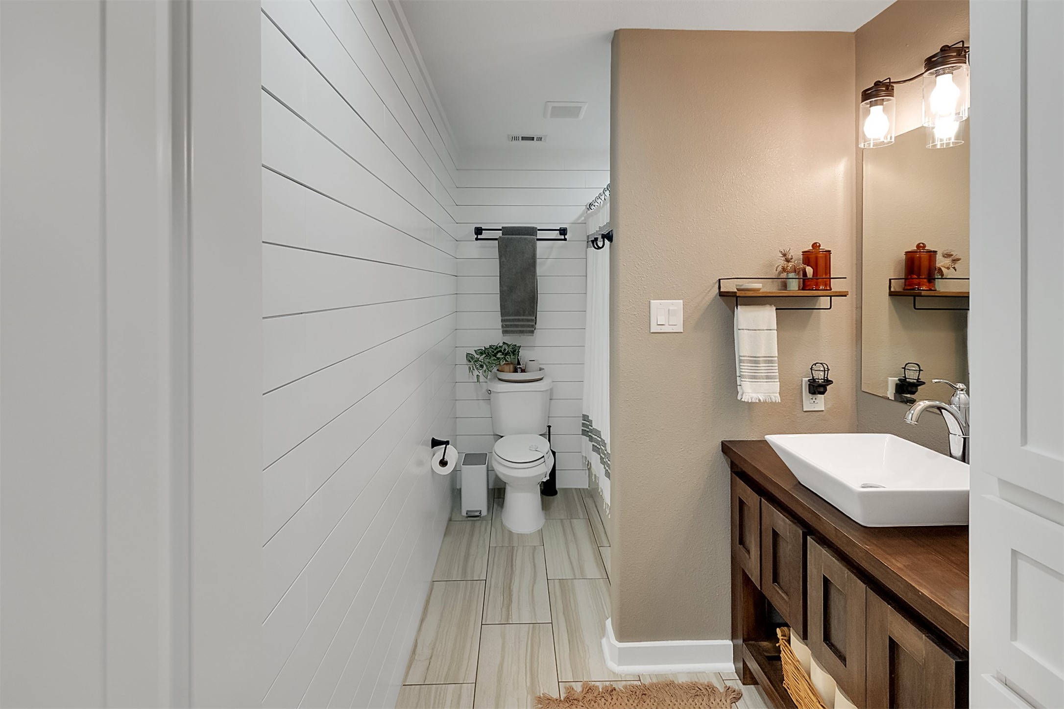 10792 Stidham Road Conroe, TX 77302 - Photo 28 of 48 WOW....2nd bathroom