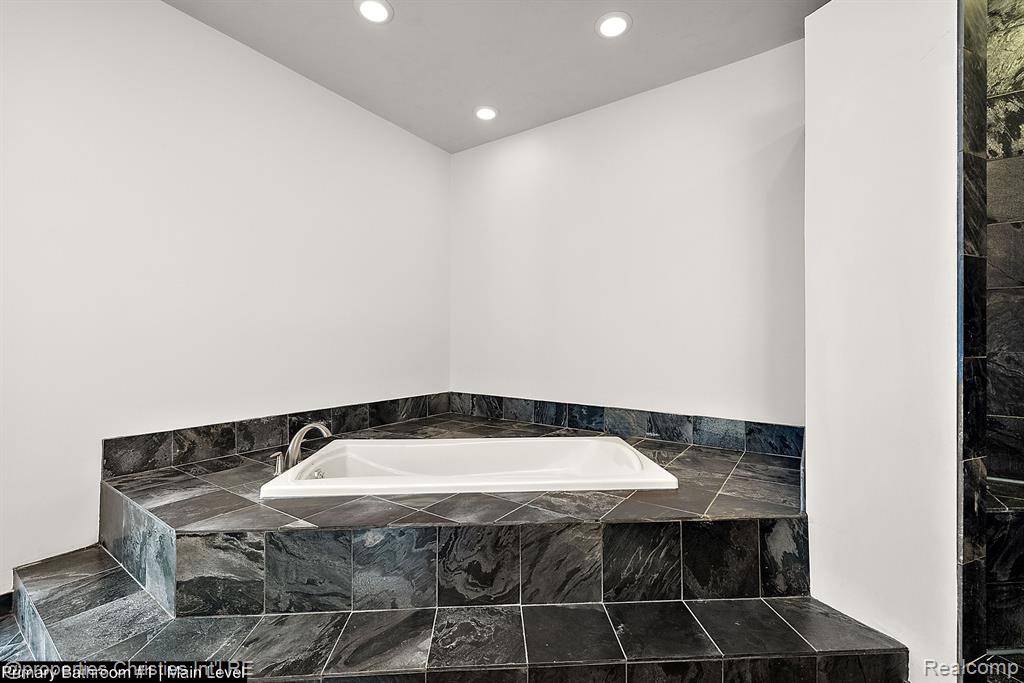 155 Endicott Road Bloomfield Hills, MI 48304 - Photo 25 of 65