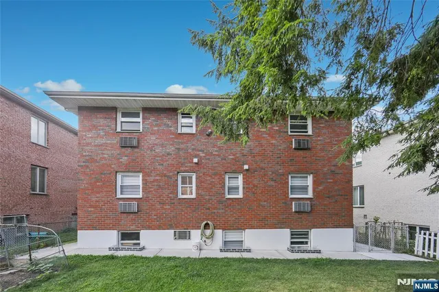 $3,200 | 428 Lincoln Street, Palisades Park, NJ 07650
