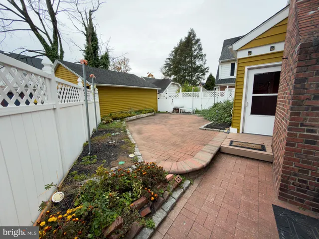 a view of a back yard of the house