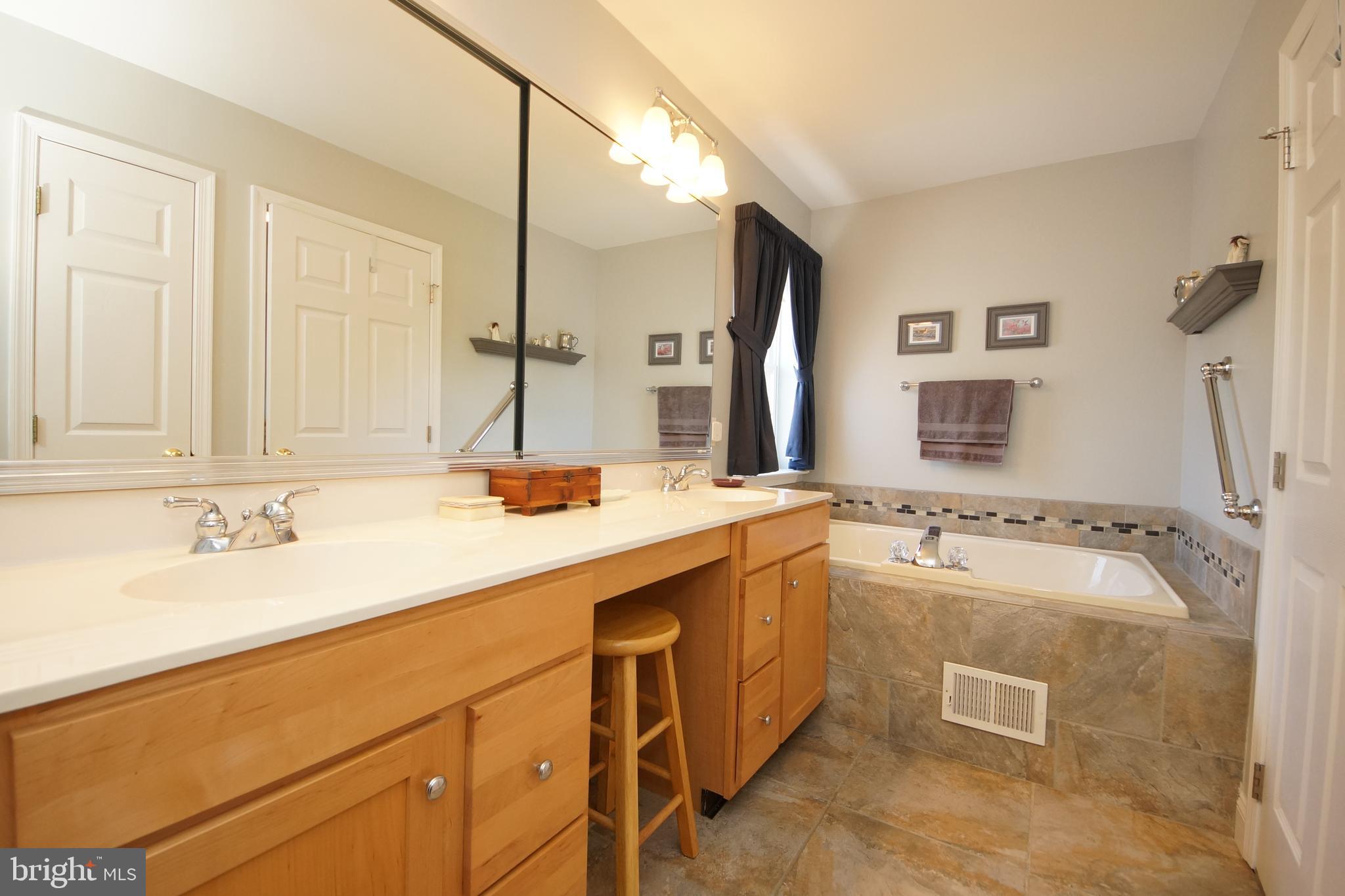 8 Sandstone Road East Windsor, NJ 08520 - Photo 33 of 46