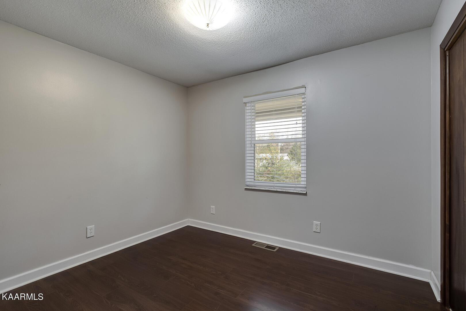 2 Zirkle Road Kingston, TN 37763 - Photo 29 of 33 29_ZirkleRoad_2_Bedroom3_01