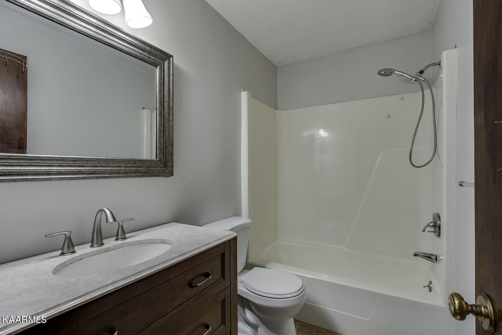 2 Zirkle Road Kingston, TN 37763 - Photo 31 of 33 31_ZirkleRoad_2_GuestBath