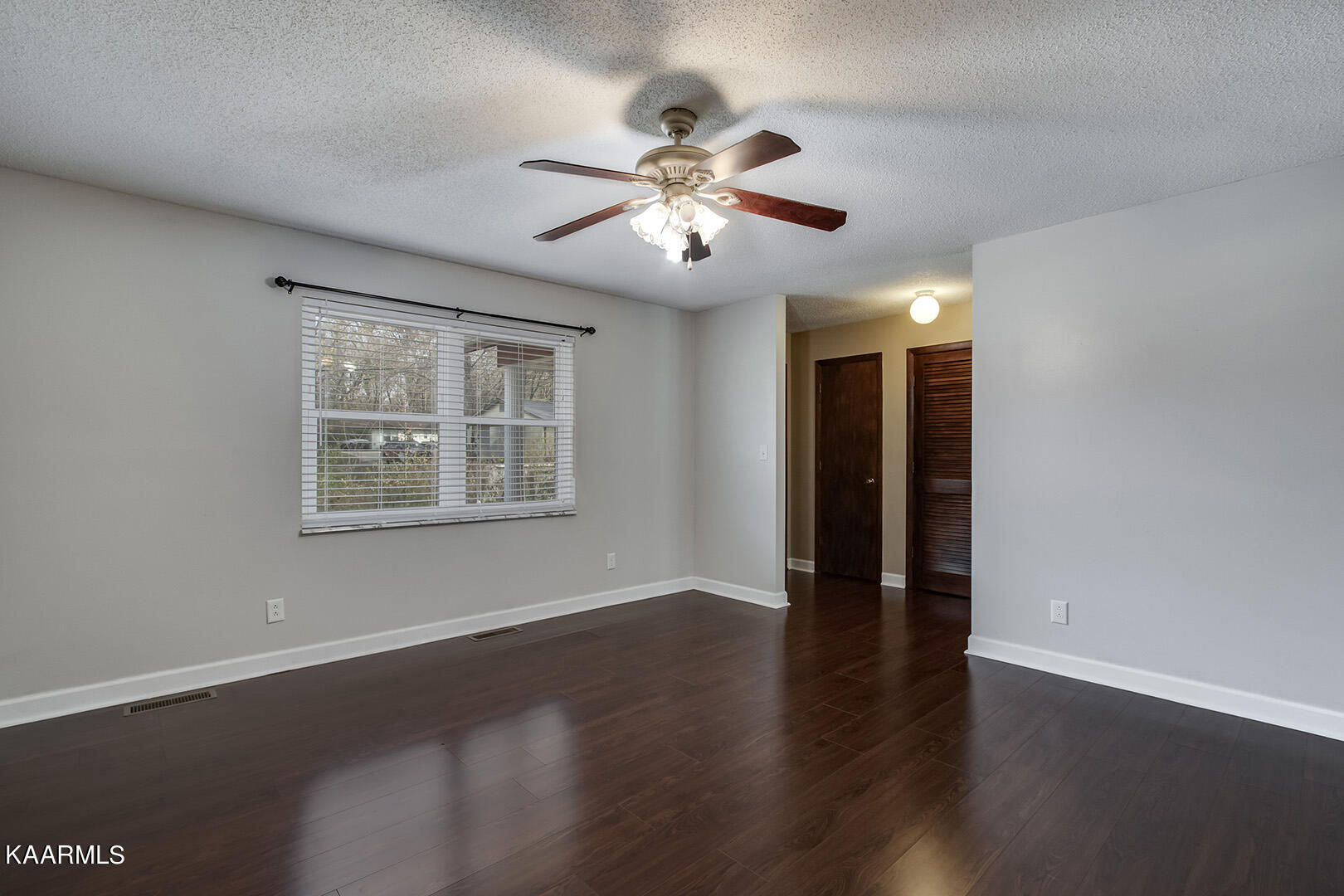 2 Zirkle Road Kingston, TN 37763 - Photo 6 of 33 06_ZirkleRoad_2_Living02