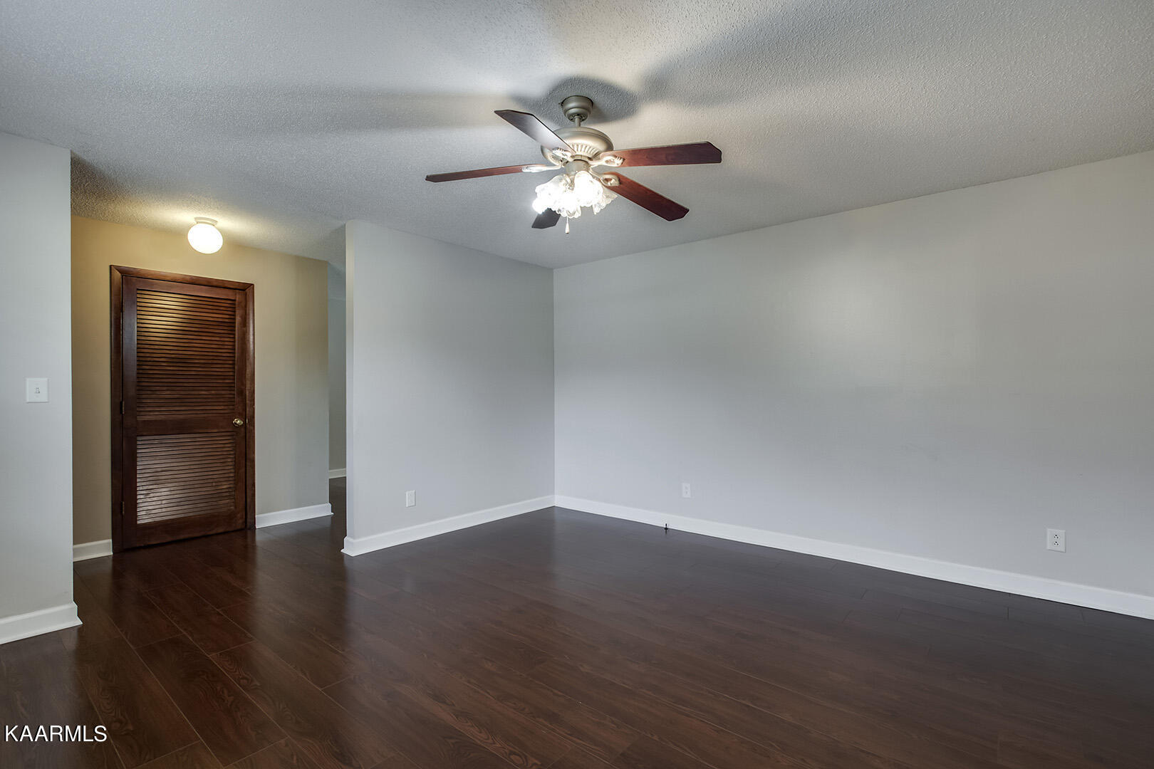 2 Zirkle Road Kingston, TN 37763 - Photo 7 of 33 07_ZirkleRoad_2_Living03