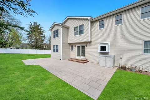 $1,425,000 | 64 Muttontown Eastwoods Road, Syosset, NY 11791