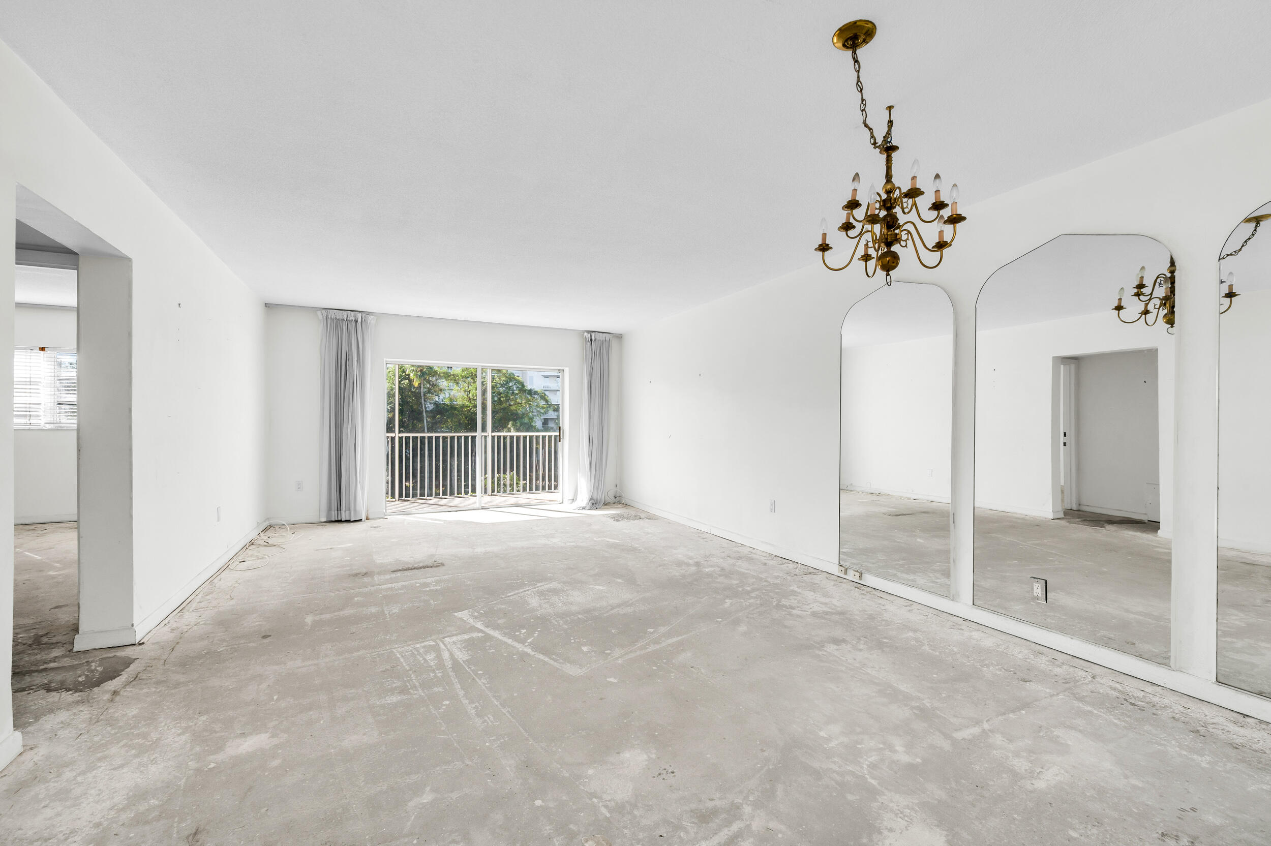 200 East Royal Palm Road, Unit 4040 Boca Raton, FL 33432 - Photo 13 of 22 Living Room