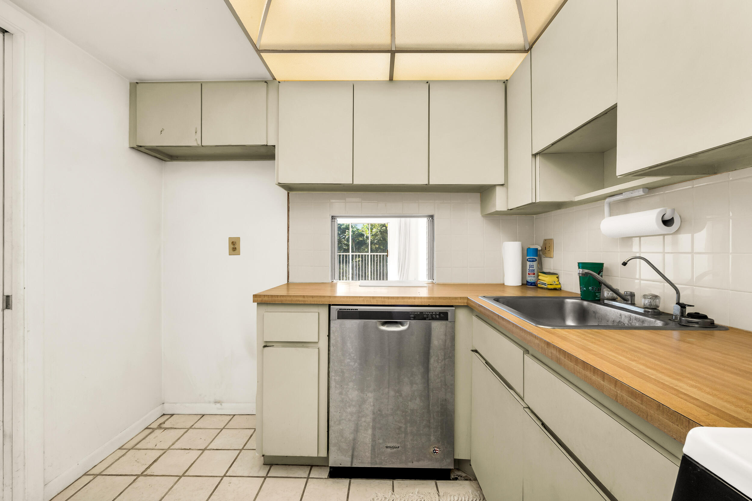 200 East Royal Palm Road, Unit 4040 Boca Raton, FL 33432 - Photo 10 of 22 Kitchen