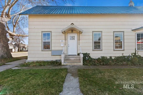 $484,900 | 201 West 1st Street, Emmett, ID 83617