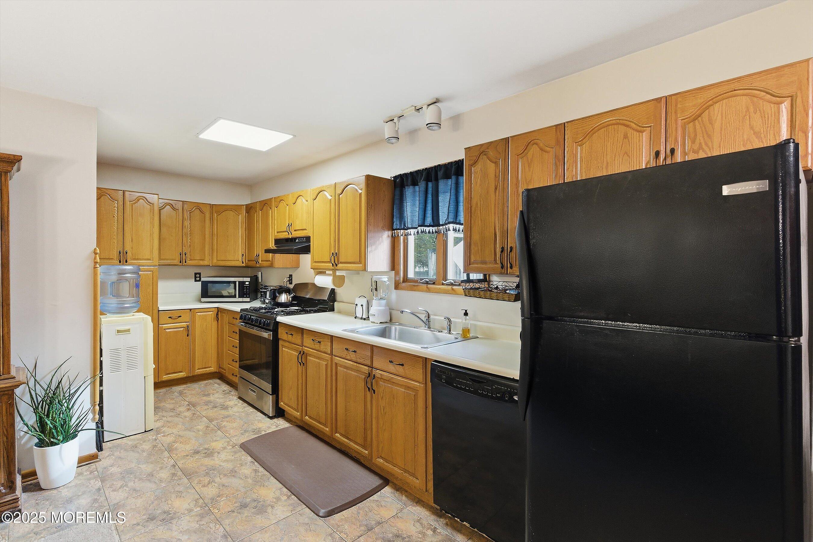 342 Colts Neck Road Farmingdale, NJ 07727 - Photo 21 of 38 12-Kitchen