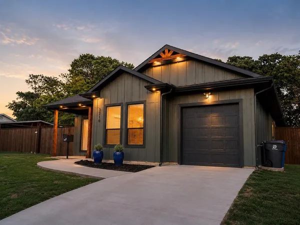$379,000 | 3210 Carpenter Avenue, Dallas, TX 75215