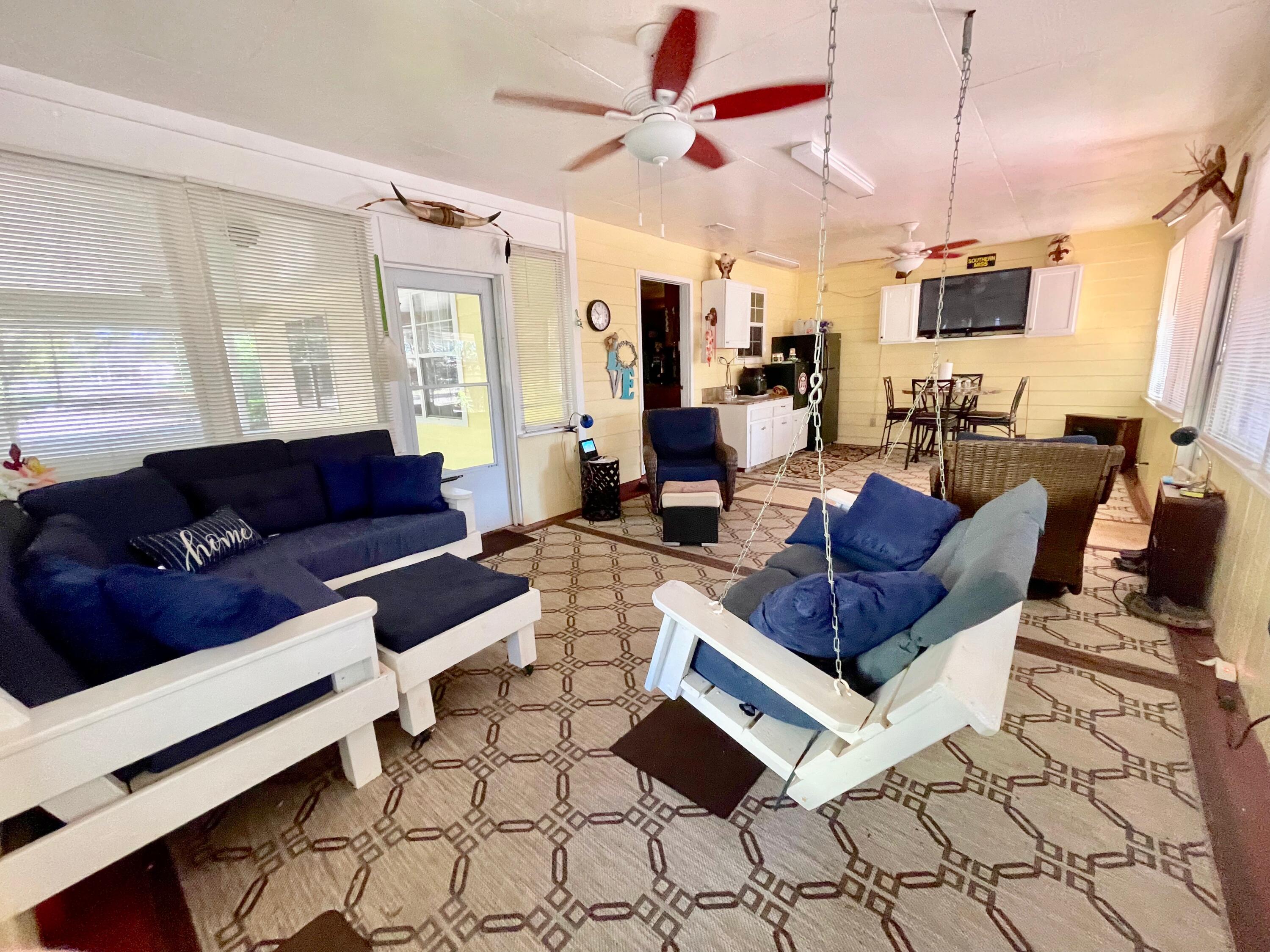 6463 Florence Road, Unit R Biloxi, MS 39532 - Photo 11 of 34 Sunroom