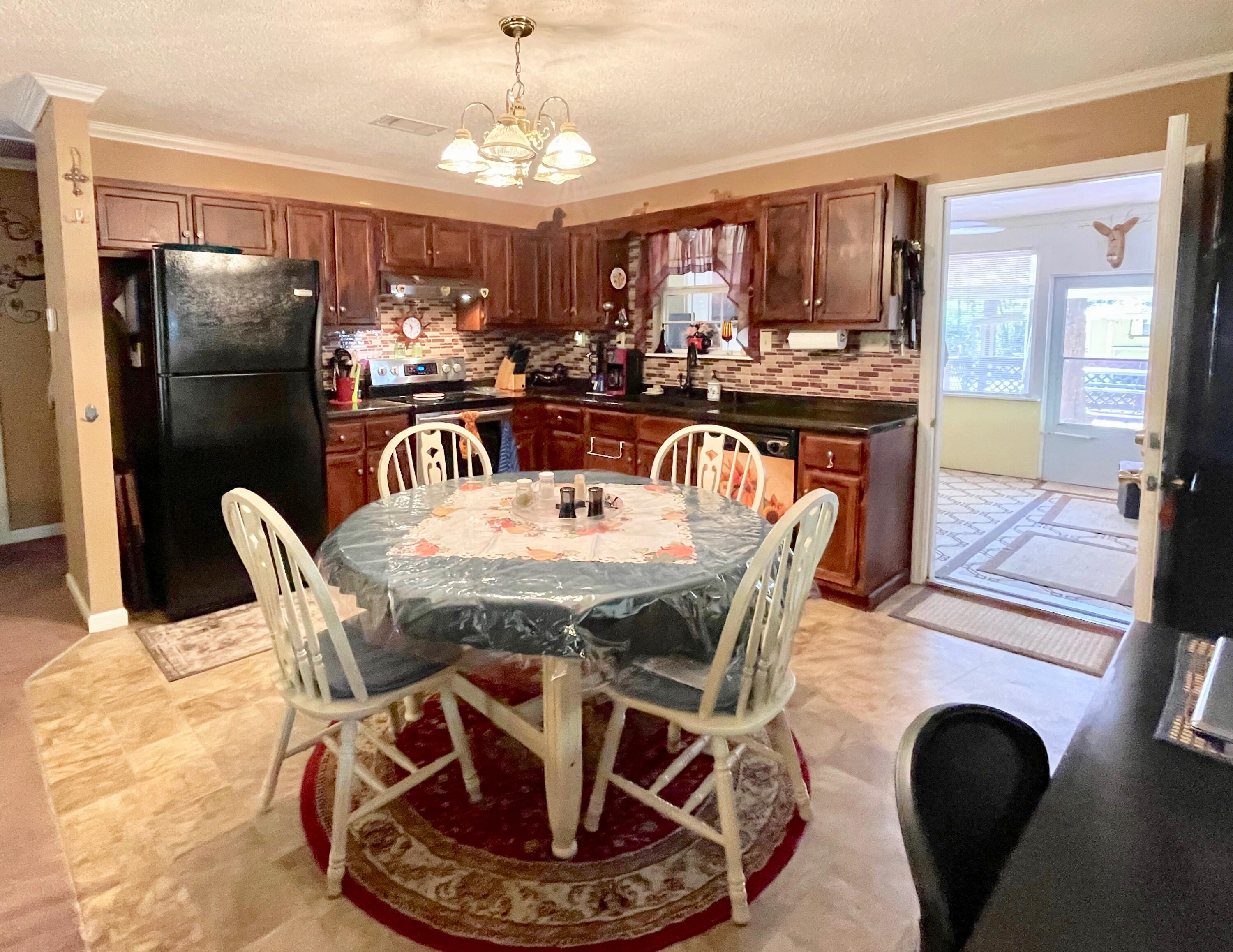6463 Florence Road, Unit R Biloxi, MS 39532 - Photo 17 of 34 Kitchen