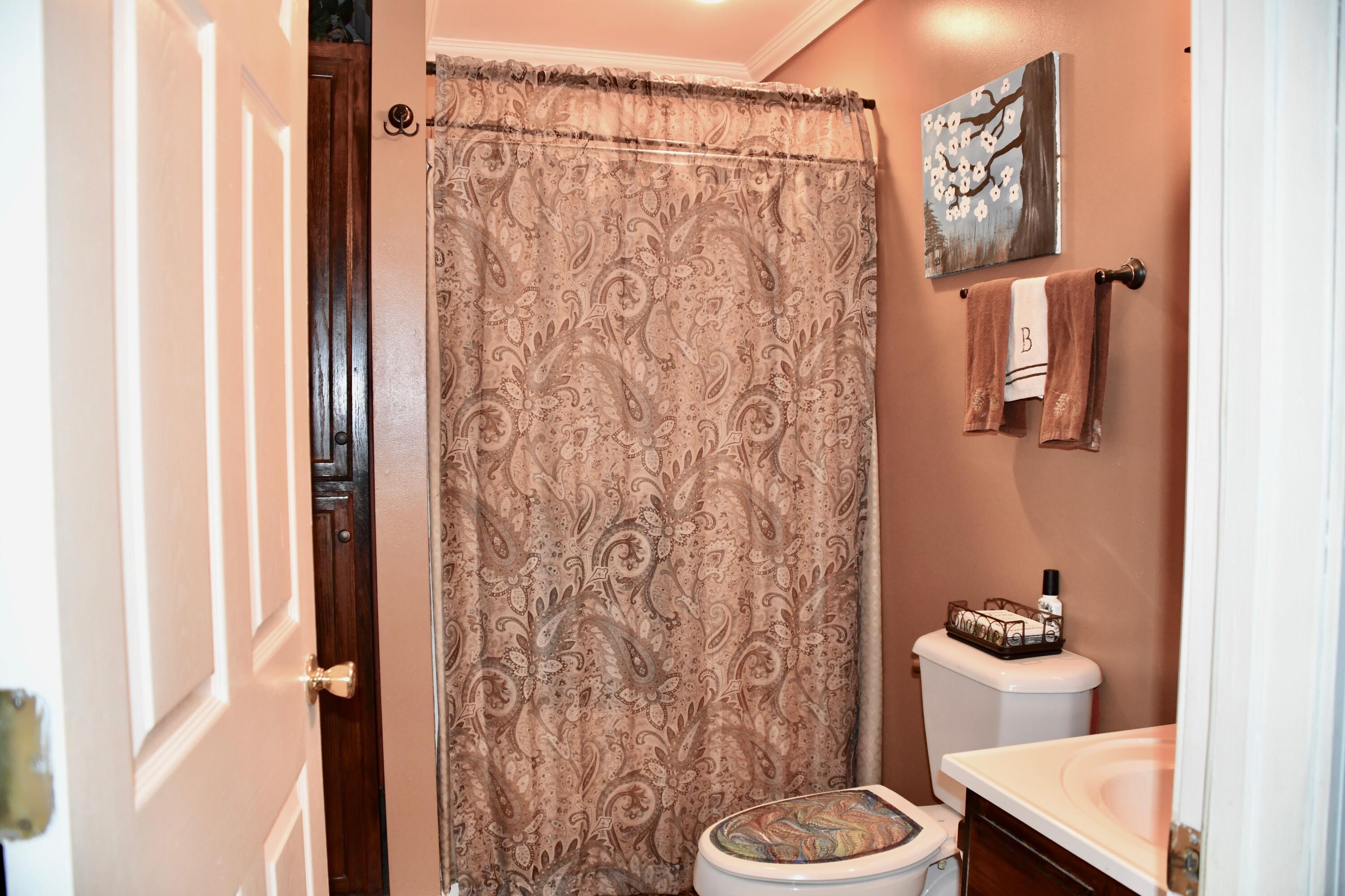 6463 Florence Road, Unit R Biloxi, MS 39532 - Photo 21 of 34 Bath