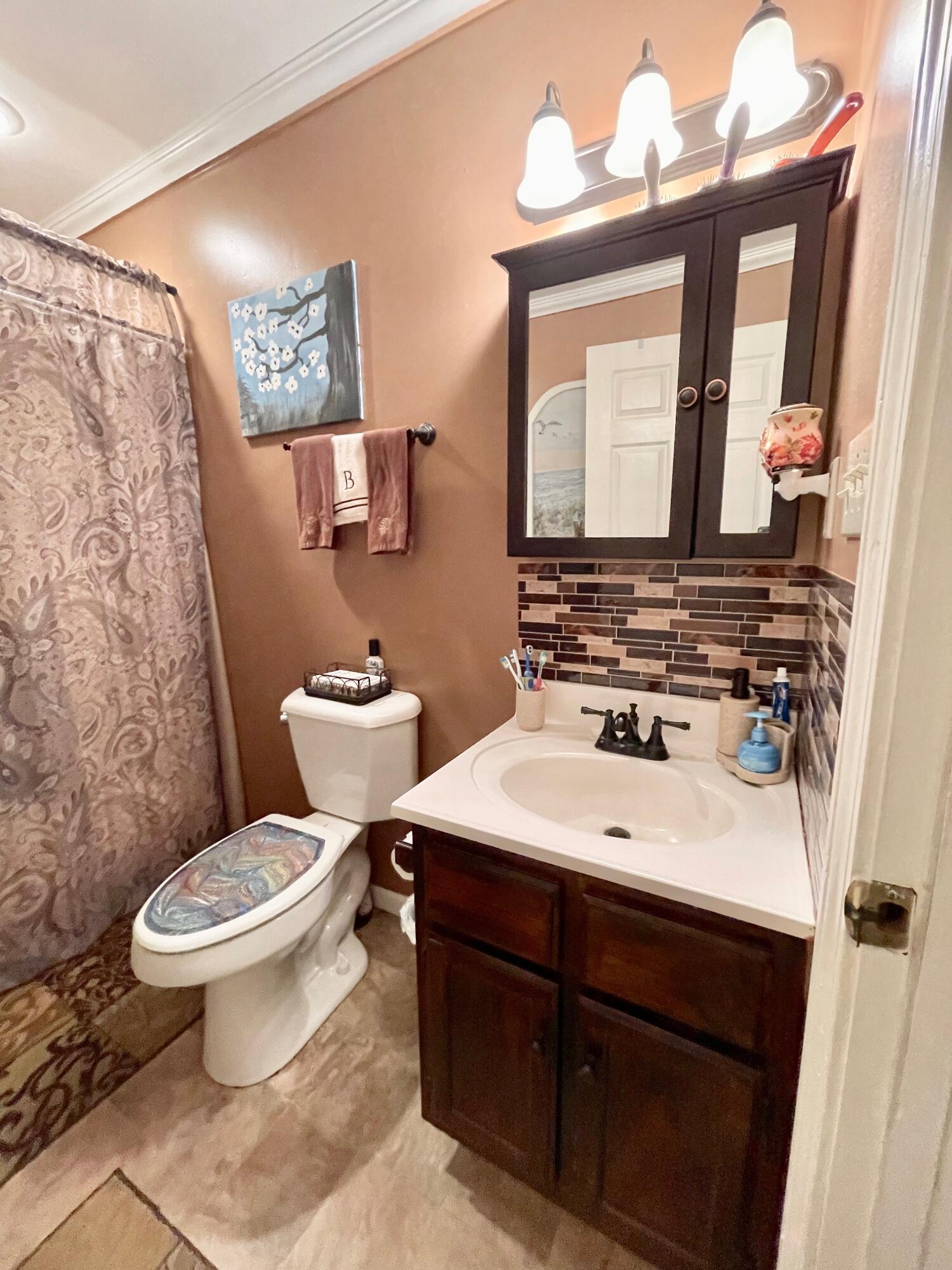 6463 Florence Road, Unit R Biloxi, MS 39532 - Photo 23 of 34 Bath
