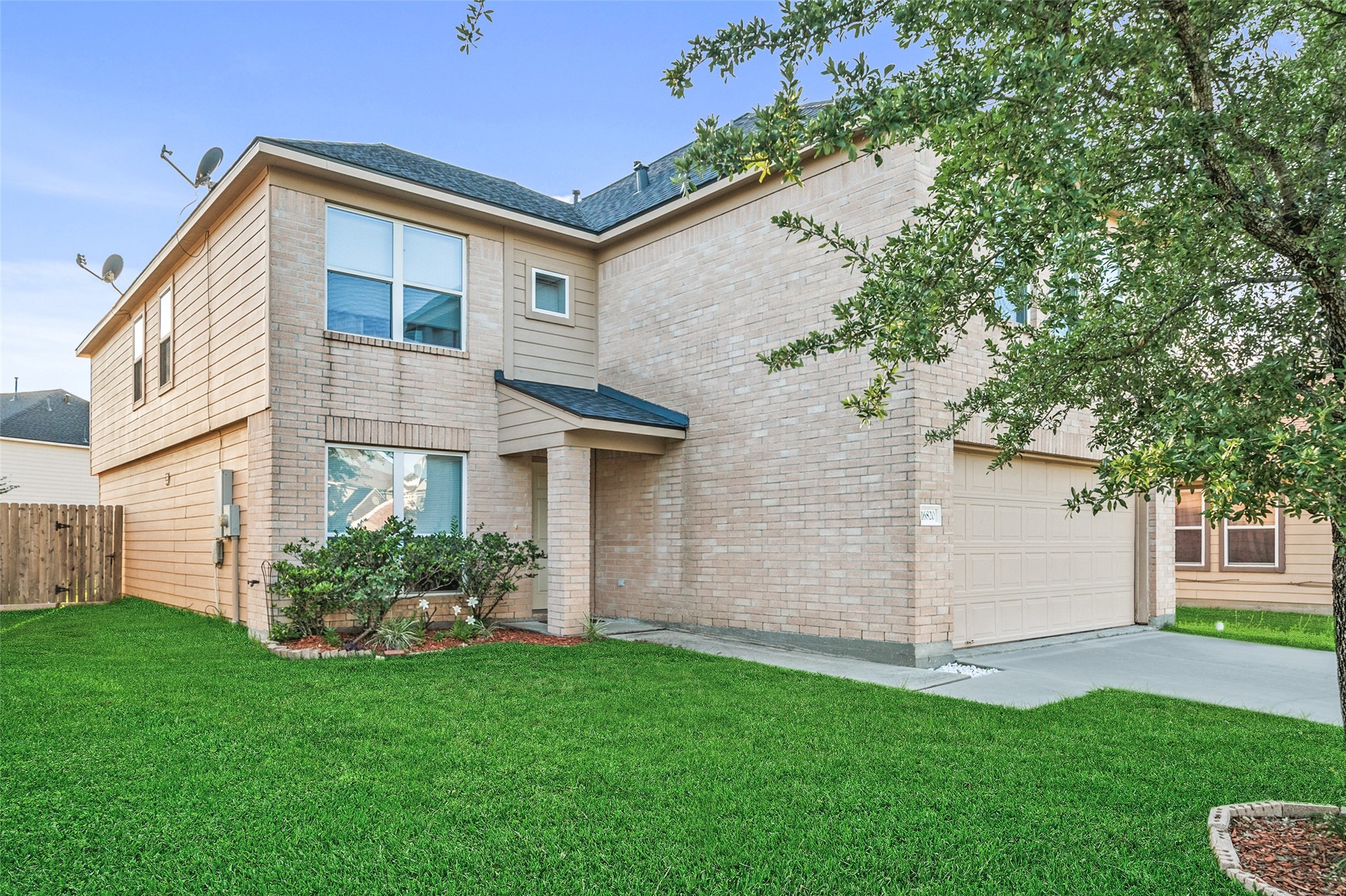 16820 Infield Court Conroe, TX 77385 - Photo 3 of 44