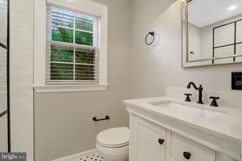 $335,000 | 1500 South Barton Street, Unit 595, Arlington, VA 22204