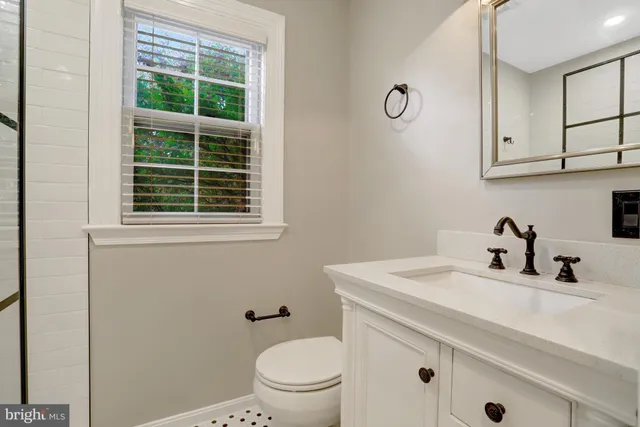 $335,000 | 1500 South Barton Street, Unit 595, Arlington, VA 22204