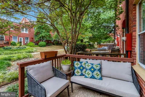 $335,000 | 1500 South Barton Street, Unit 595, Arlington, VA 22204