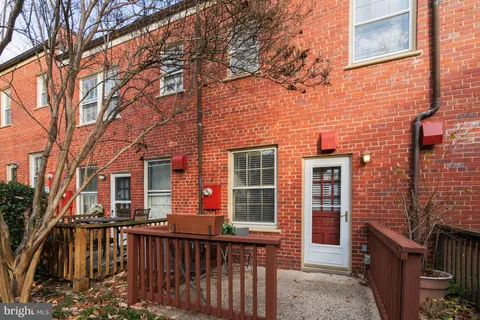 $335,000 | 1500 South Barton Street, Unit 595, Arlington, VA 22204