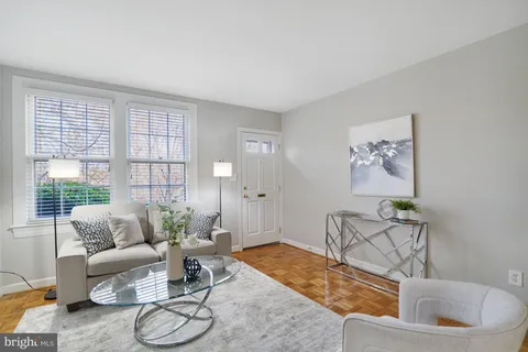 $335,000 | 1500 South Barton Street, Unit 595, Arlington, VA 22204