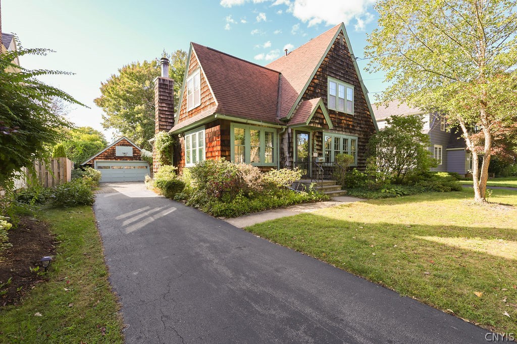 108 Dewittshire Road DeWitt, NY 13214 - Photo 3 of 39 Gallery Image 3