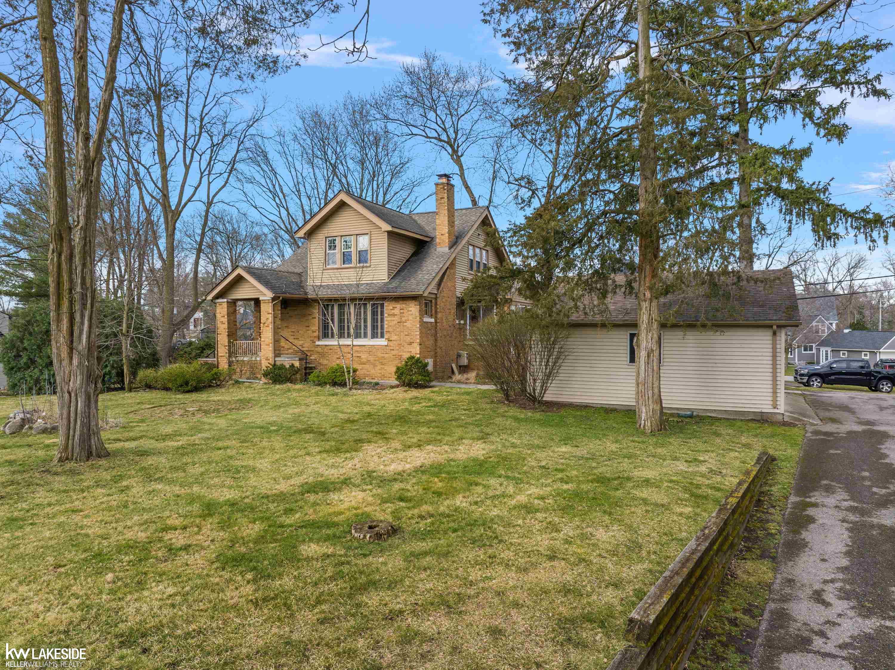 5520 Inkster Road West Bloomfield, MI 48323 - Photo 13 of 69 50136189-dde9ce34-e233-4149-8a5f-baf55b788e28.JPG