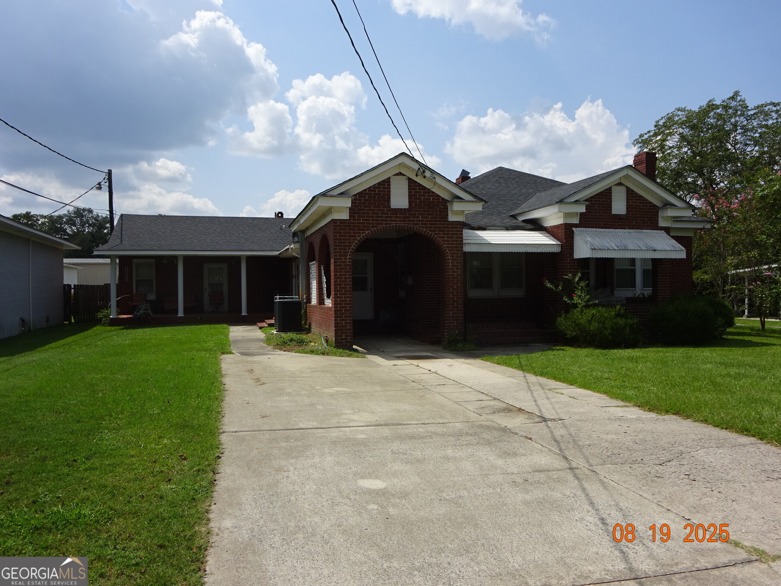6 North Spring Street Claxton, GA 30417 - Photo 23 of 26 a front view of a house with a garden and yard
