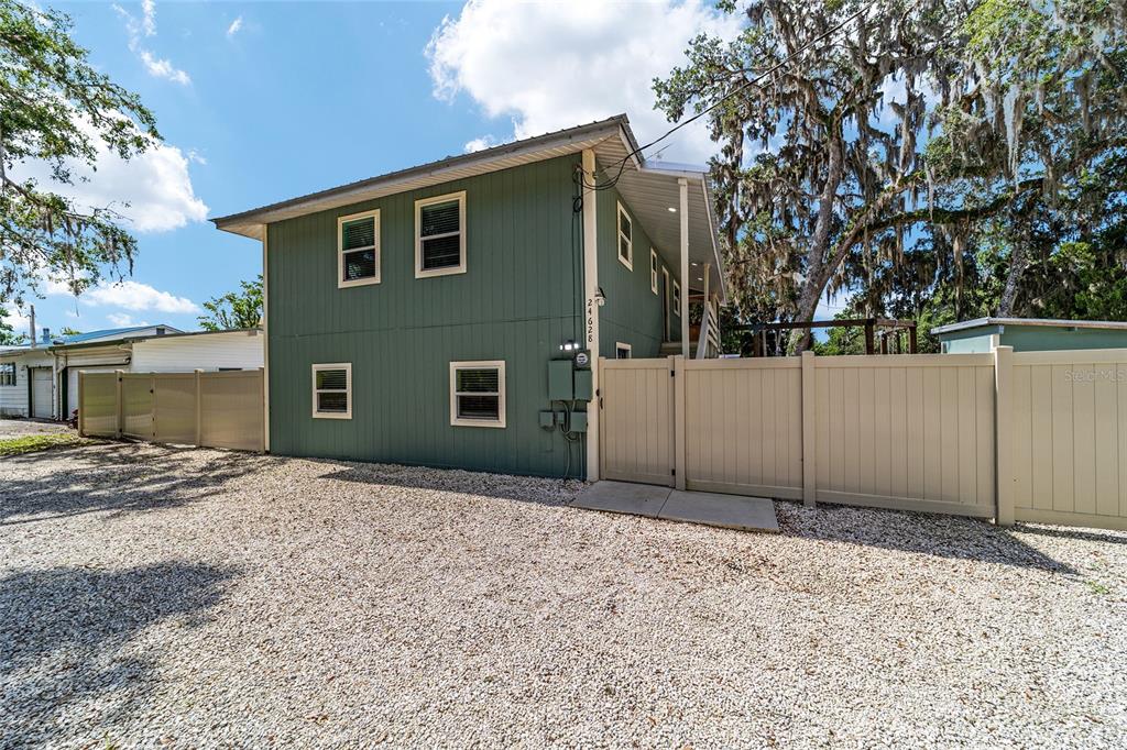 24628 Fox Road Astor, FL 32102 - Photo 25 of 96 a backyard of a house