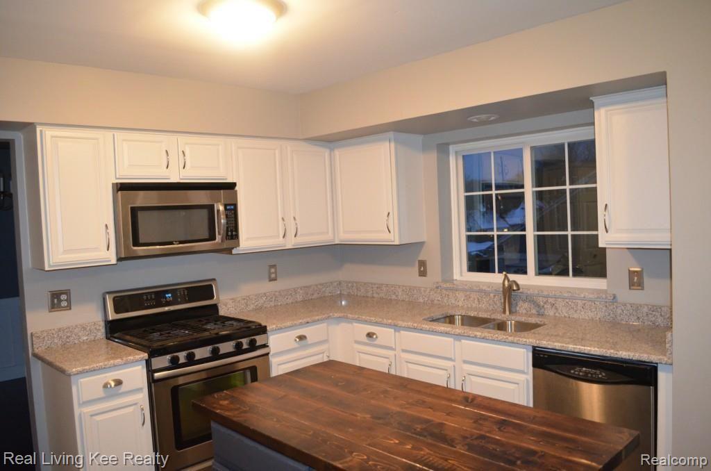 2035 North Fairview Lane Rochester, MI 48306 - Photo 8 of 35 Kitchen 4.jpg